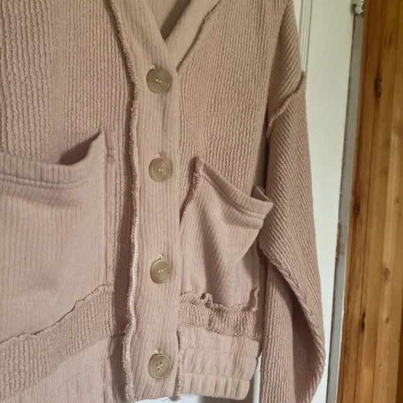 Cropped Button-Up Sweater - Picture 2 of 4